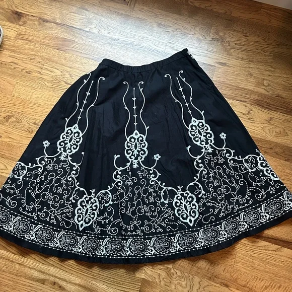 Cold water Creek Embroidered Black and White Skirt - Picture 1 of 5